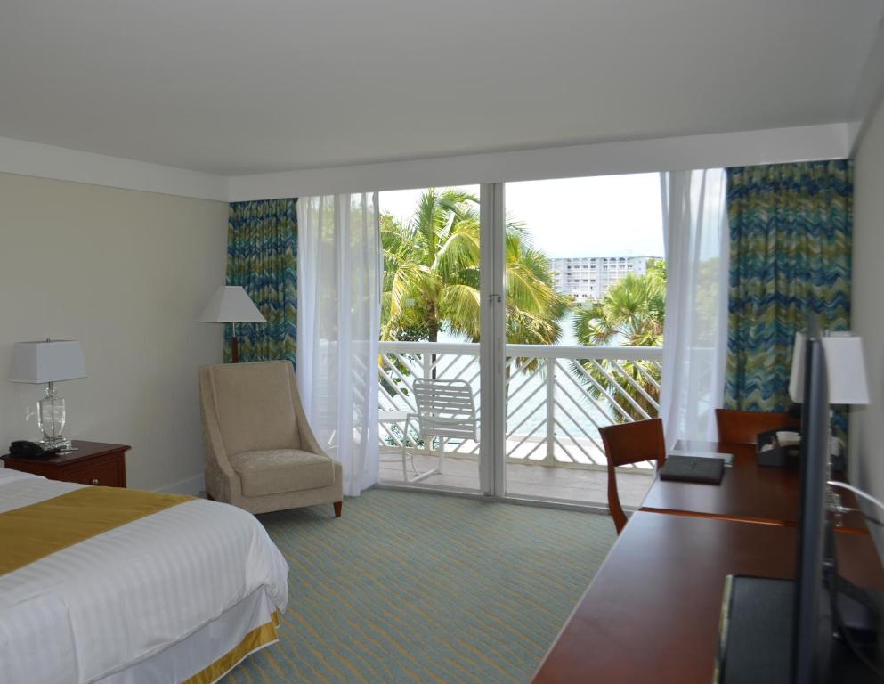 Postel nebo postele na pokoji v ubytování Lighthouse Pointe at Grand Lucayan Resort