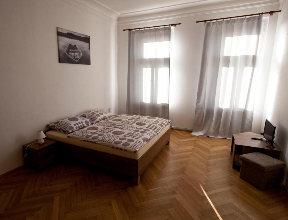 Łóżko lub łóżka w pokoju w obiekcie Carpe Diem Prague