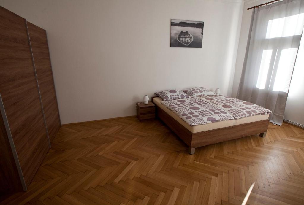 Łóżko lub łóżka w pokoju w obiekcie Carpe Diem Prague
