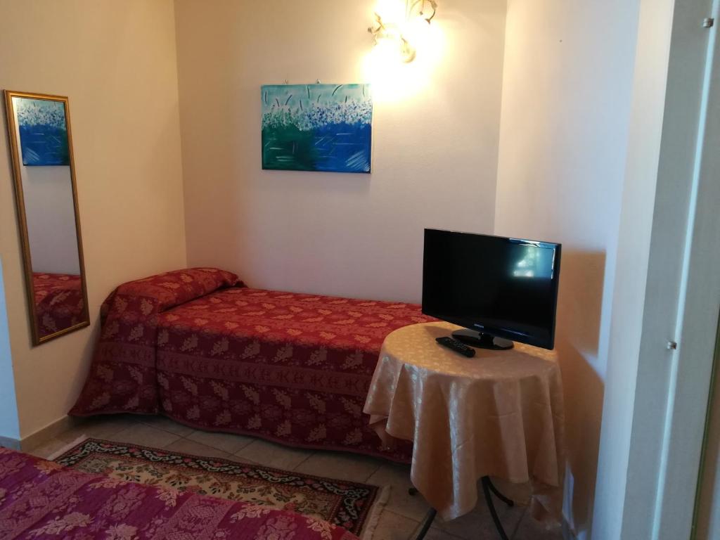 TV a/nebo společenská místnost v ubytování Villa Loreto