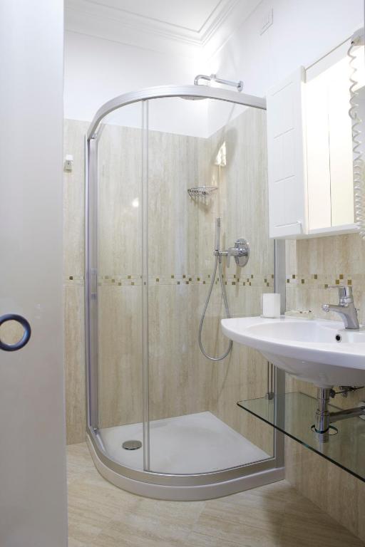 Koupelna v ubytování Ruhl Beach Hotel & Suites
