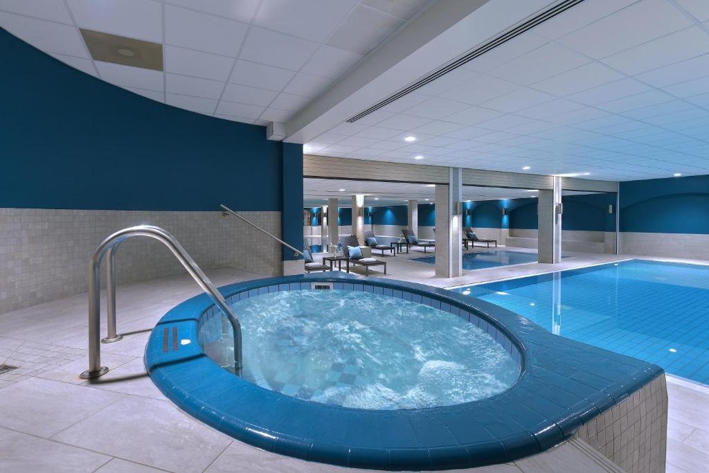 Bazén v ubytování Van der Valk Hotel Gilze-Tilburg nebo v jeho okolí
