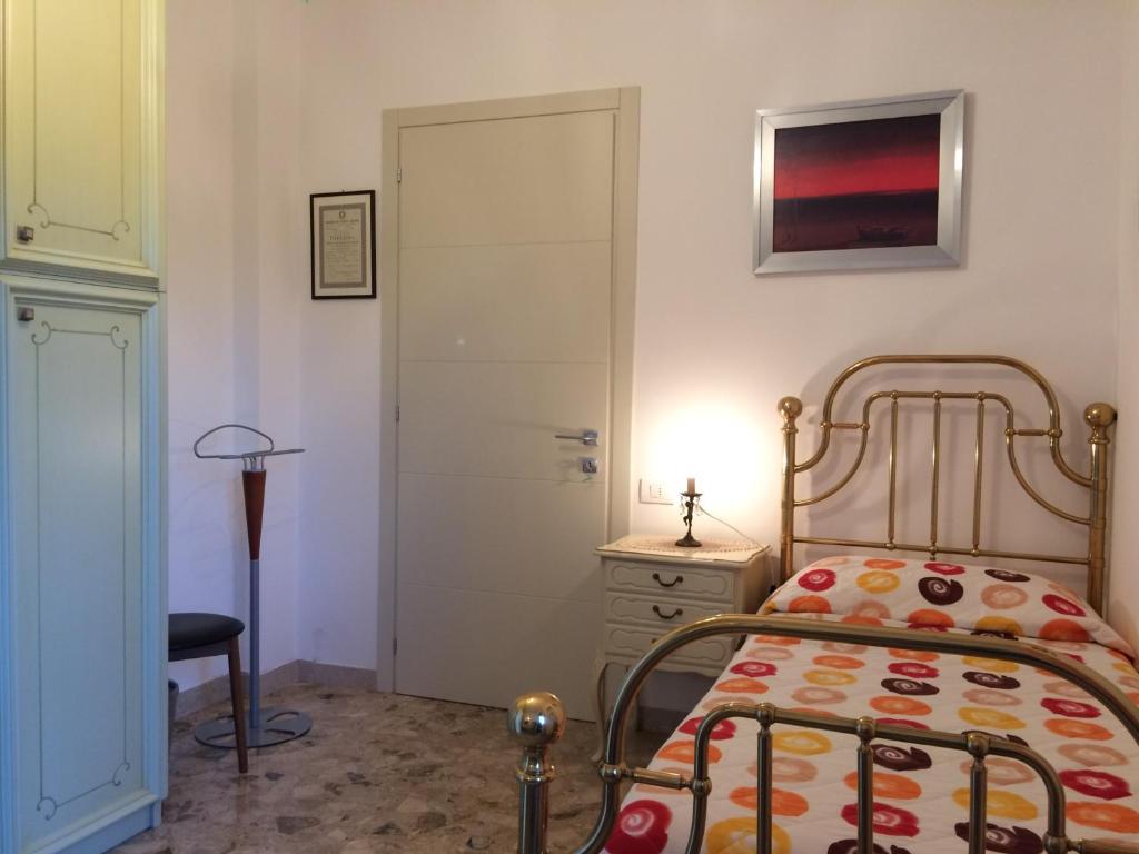 Łóżko lub łóżka w pokoju w obiekcie B&B Pergolesi
