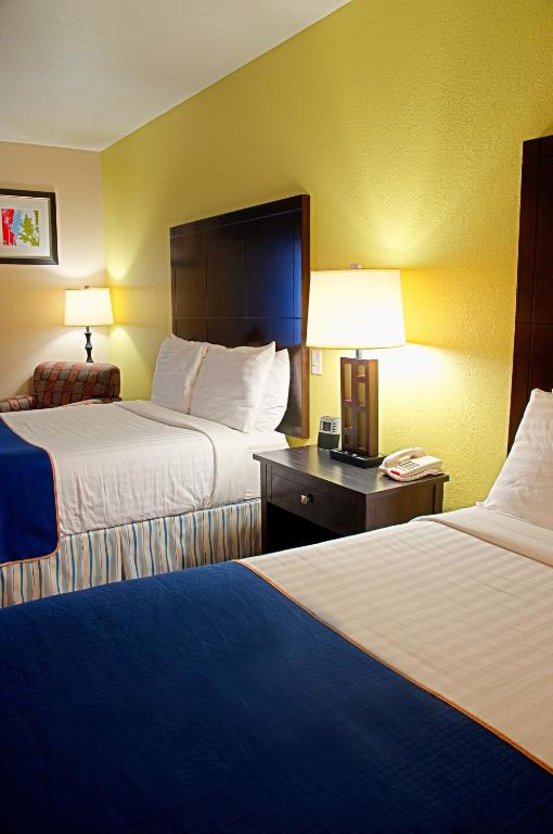Super 8 by Wyndham Irving/DFW Apt/North - 
