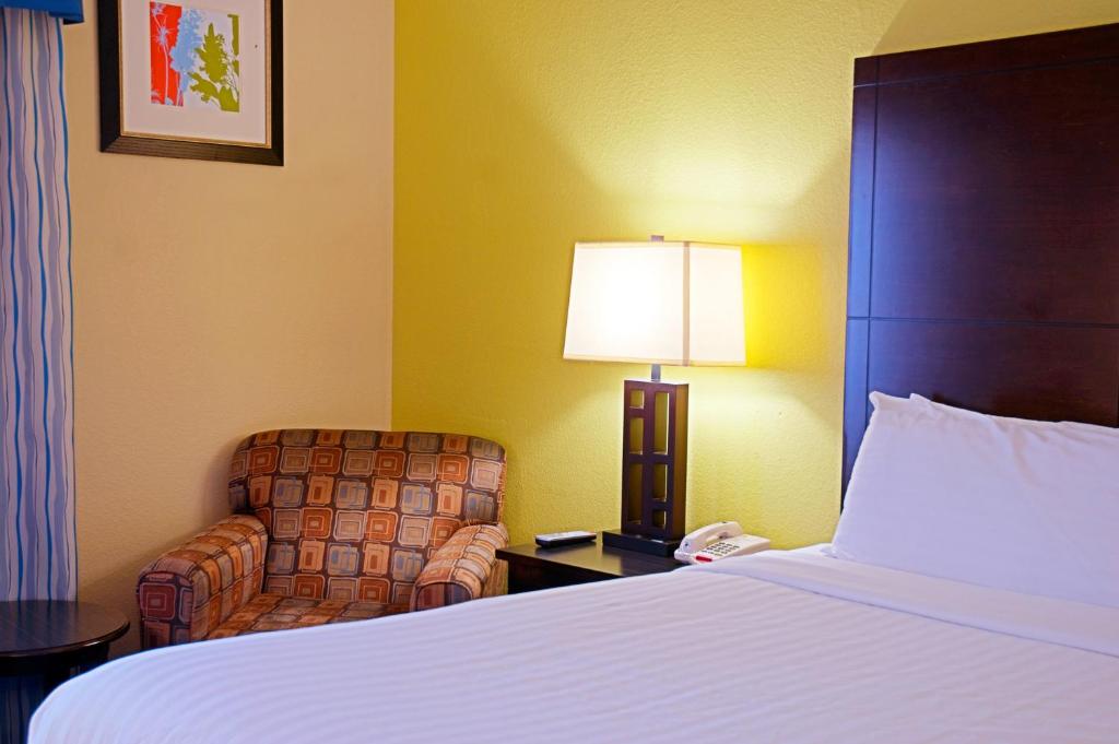 Super 8 by Wyndham Irving/DFW Apt/North - 