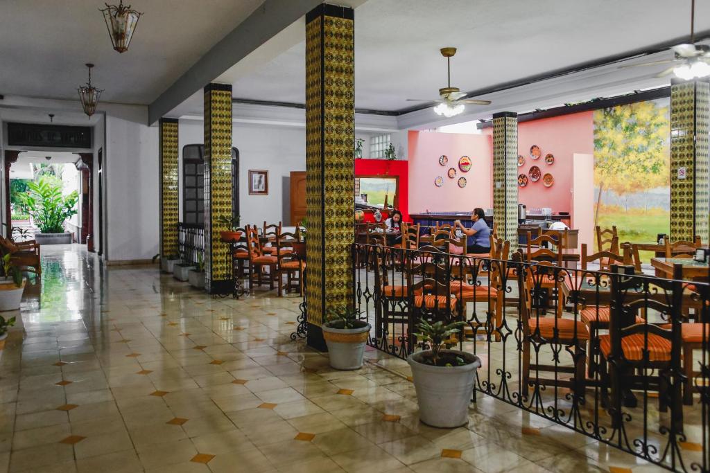Restaurace v ubytování Hotel Colon Merida