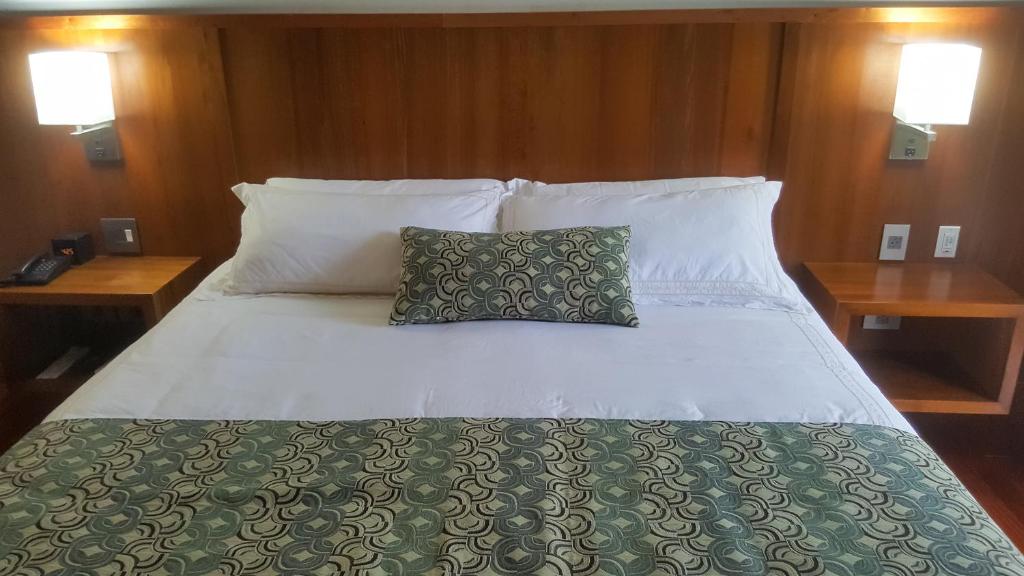 Postel nebo postele na pokoji v ubytování Los Brezos Hotel Boutique
