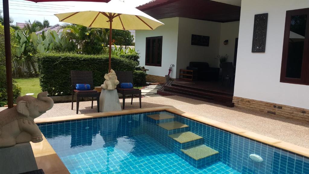 Bazén v ubytování Banburi Villa nebo v jeho okolí