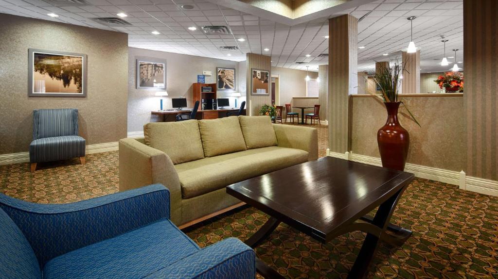 Best Western Plus Kalamazoo Suites photo
