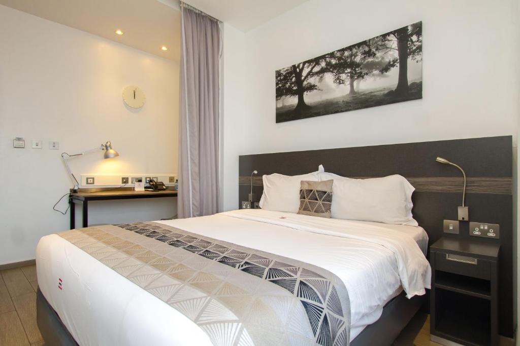 Postel nebo postele na pokoji v ubytování Imperial Hotel Express