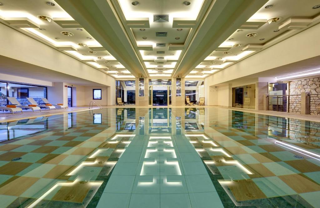 Bazén v ubytování Mercure Petriolo Siena Terme Spa Hotel nebo v jeho okolí