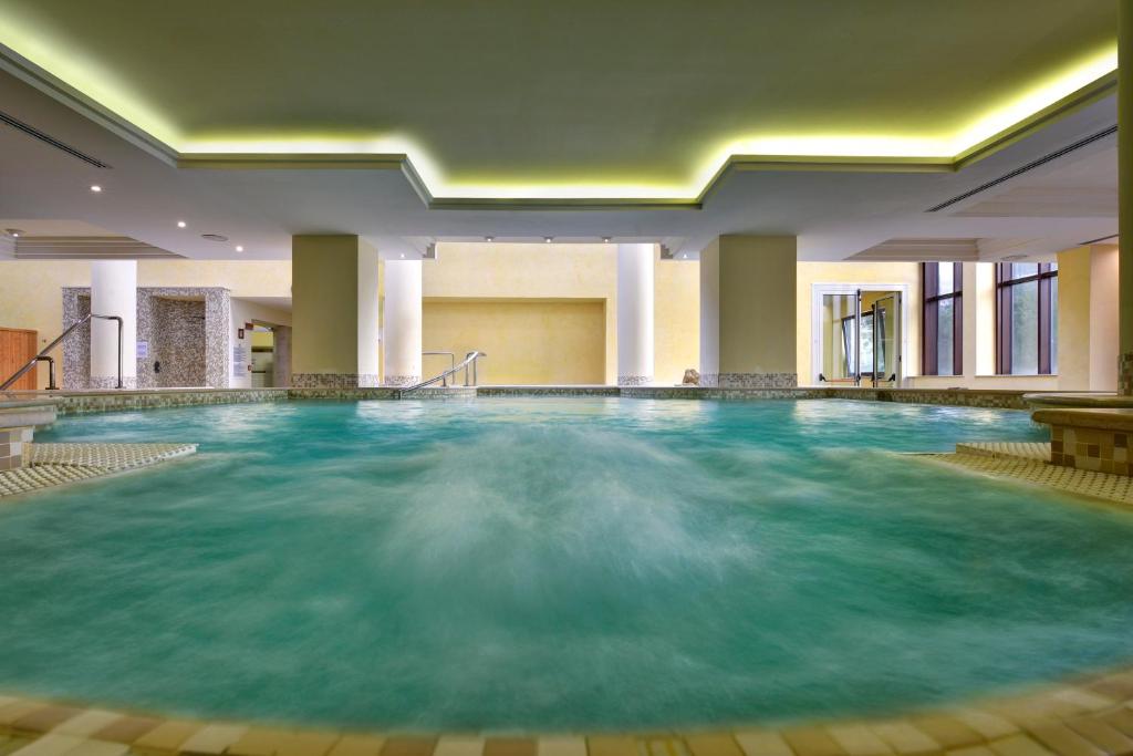Bazén v ubytování Mercure Petriolo Siena Terme Spa Hotel nebo v jeho okolí