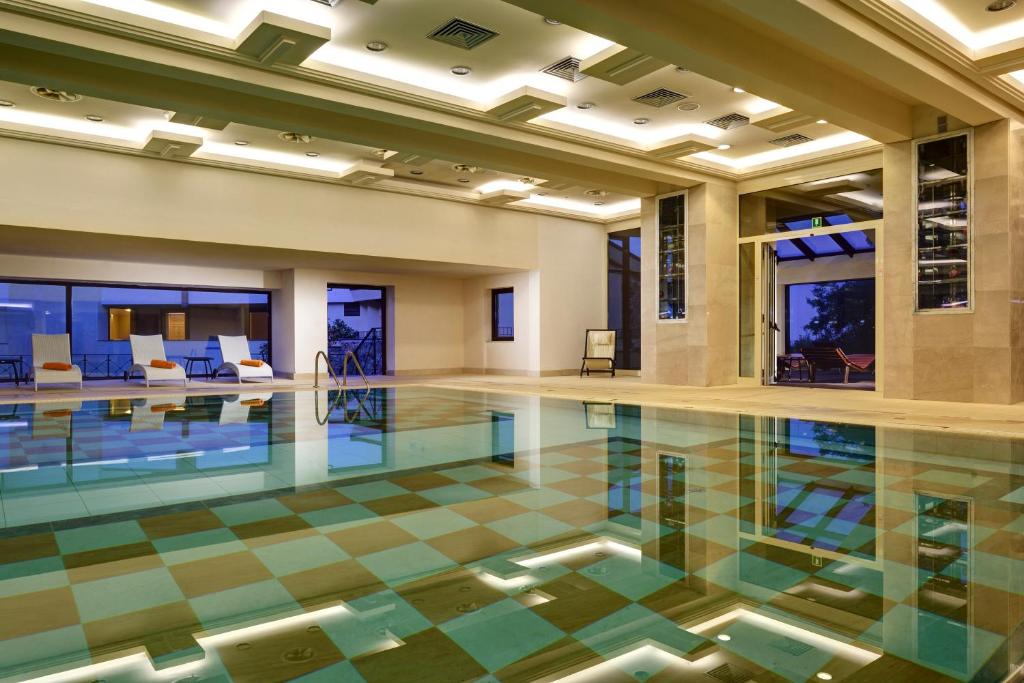 Bazén v ubytování Mercure Petriolo Siena Terme Spa Hotel nebo v jeho okolí