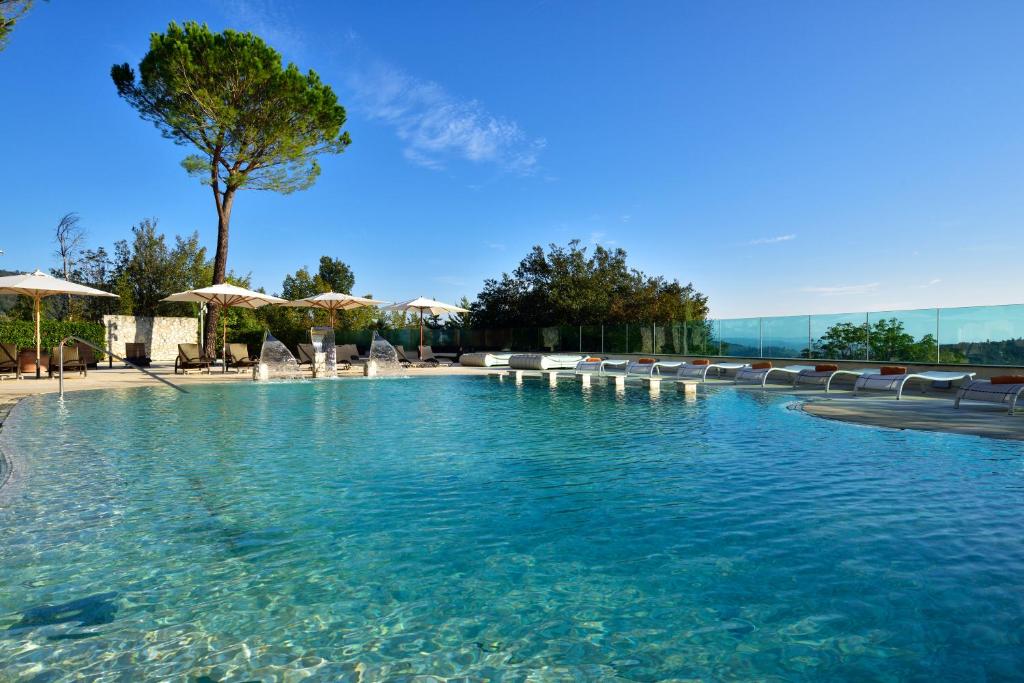Bazén v ubytování Mercure Petriolo Siena Terme Spa Hotel nebo v jeho okolí