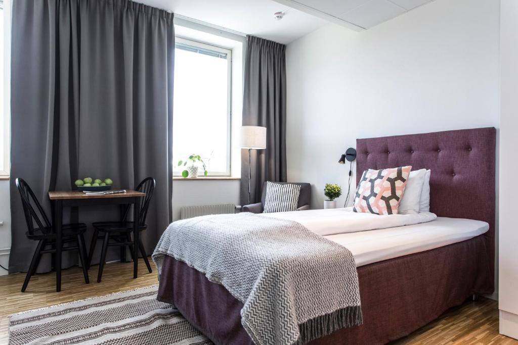 Postel nebo postele na pokoji v ubytování Biz Apartment Solna