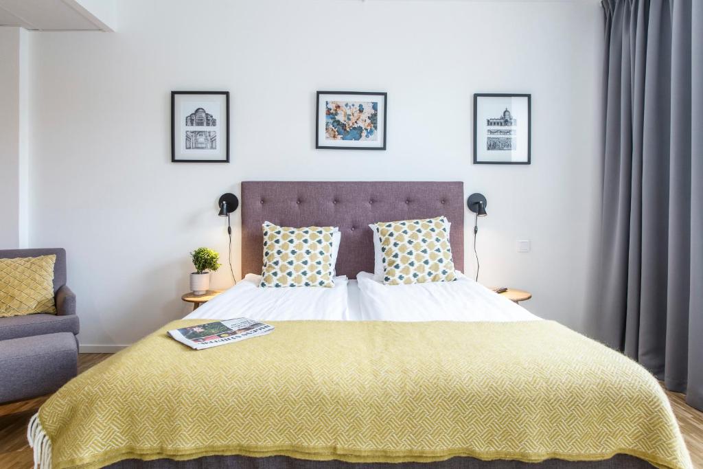 Postel nebo postele na pokoji v ubytování Biz Apartment Solna