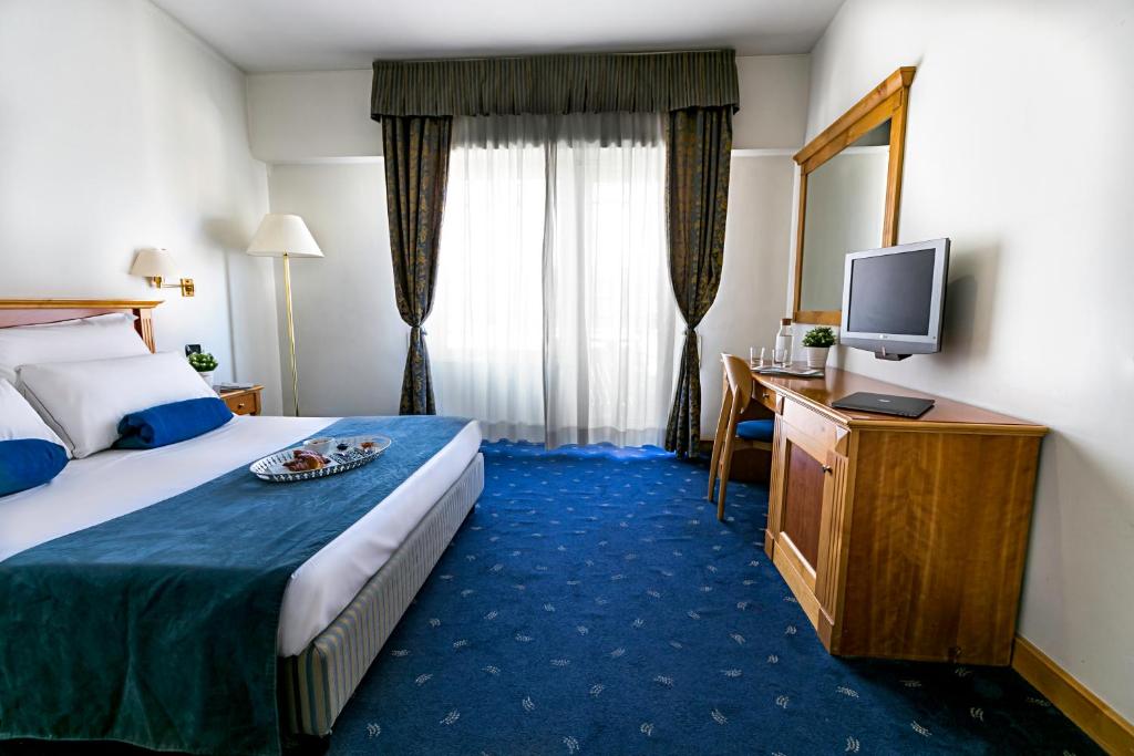 Postel nebo postele na pokoji v ubytování Hotel Diplomatic