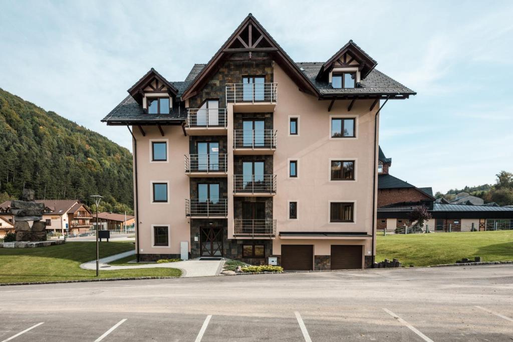 Nespecifikovaný výhled na hory nebo výhled na hory při pohledu z aparthotelu