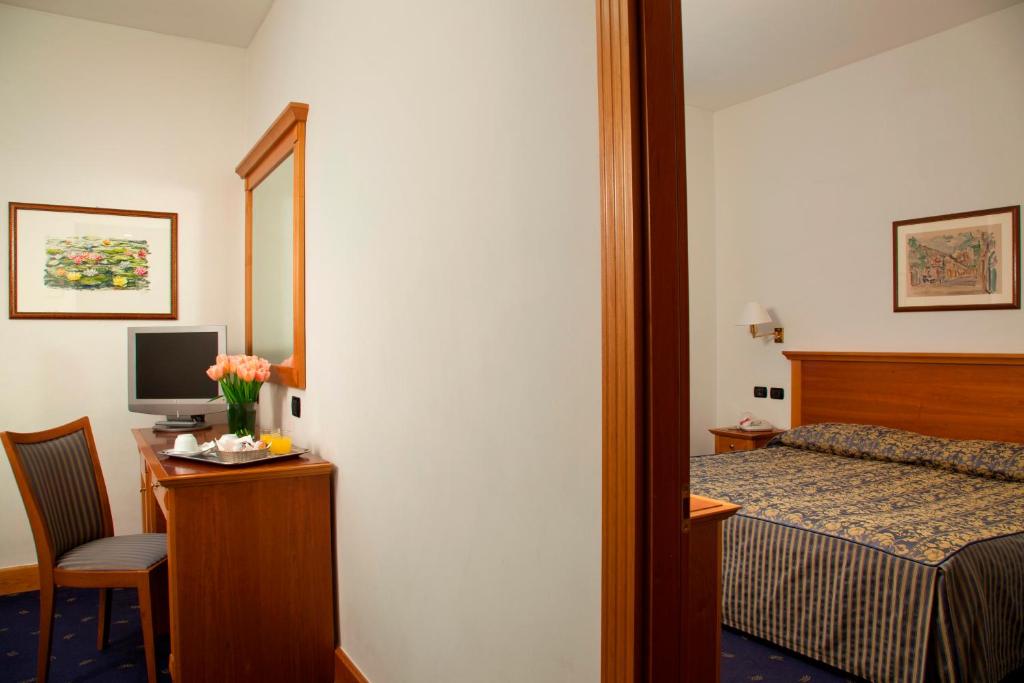 Postel nebo postele na pokoji v ubytování Hotel Diplomatic