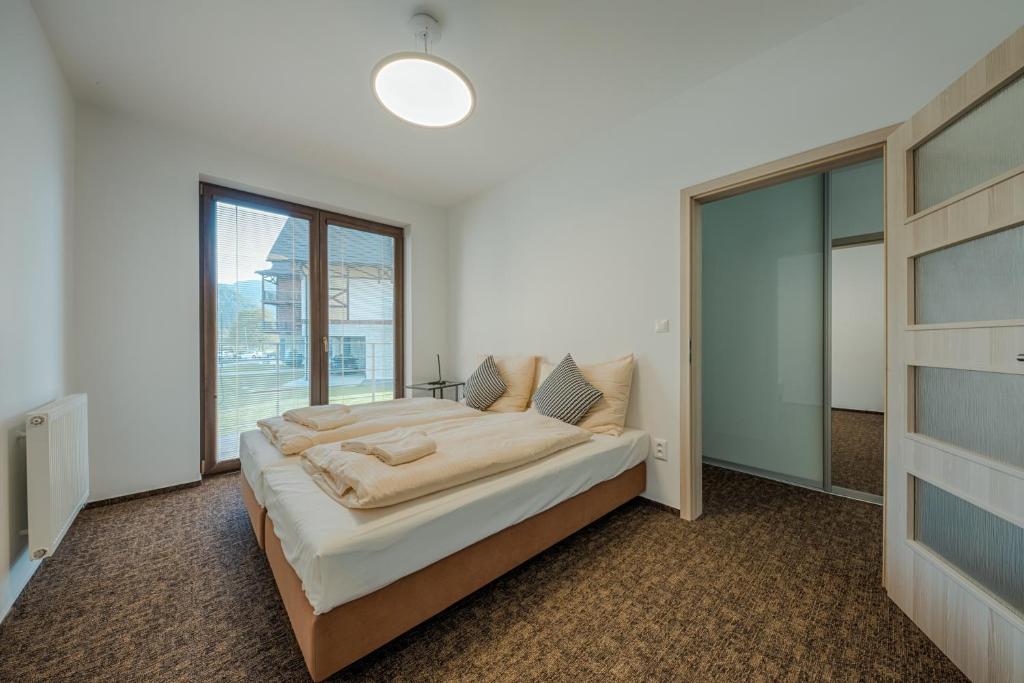 Postel nebo postele na pokoji v ubytování Village Resort Hanuliak Apartmany