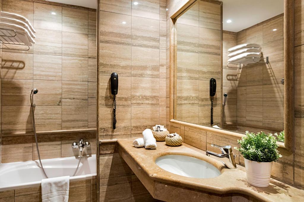Koupelna v ubytování Hotel Diplomatic
