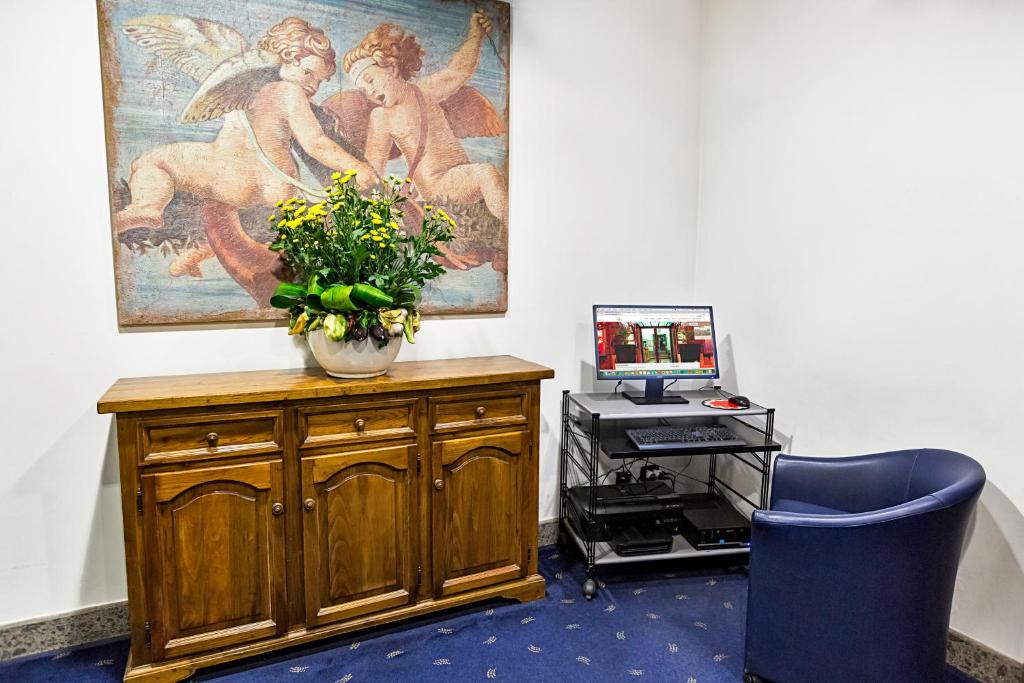 TV a/nebo společenská místnost v ubytování Hotel Diplomatic