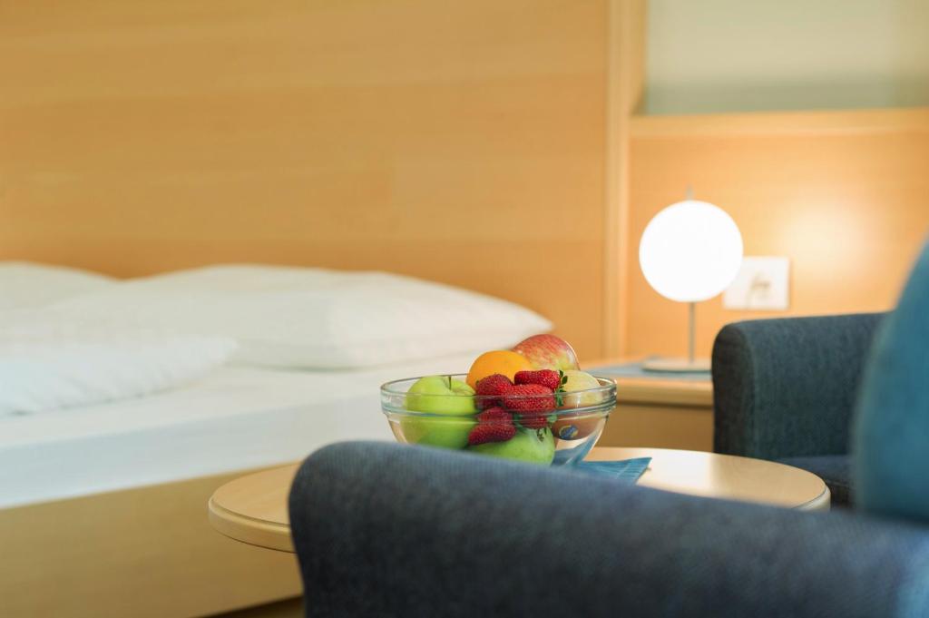 Postel nebo postele na pokoji v ubytování Hotel Römerrast
