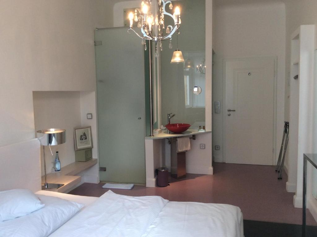 Postel nebo postele na pokoji v ubytování Hotel Heidelberg Astoria