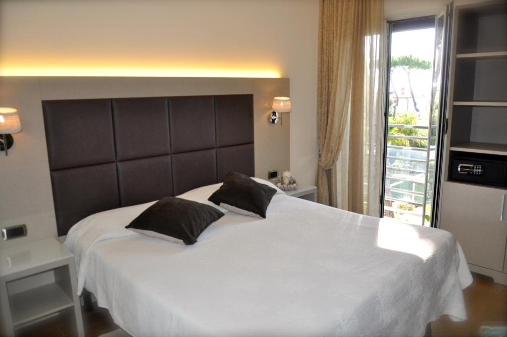 A bed or beds in a room at Hotel Etruria