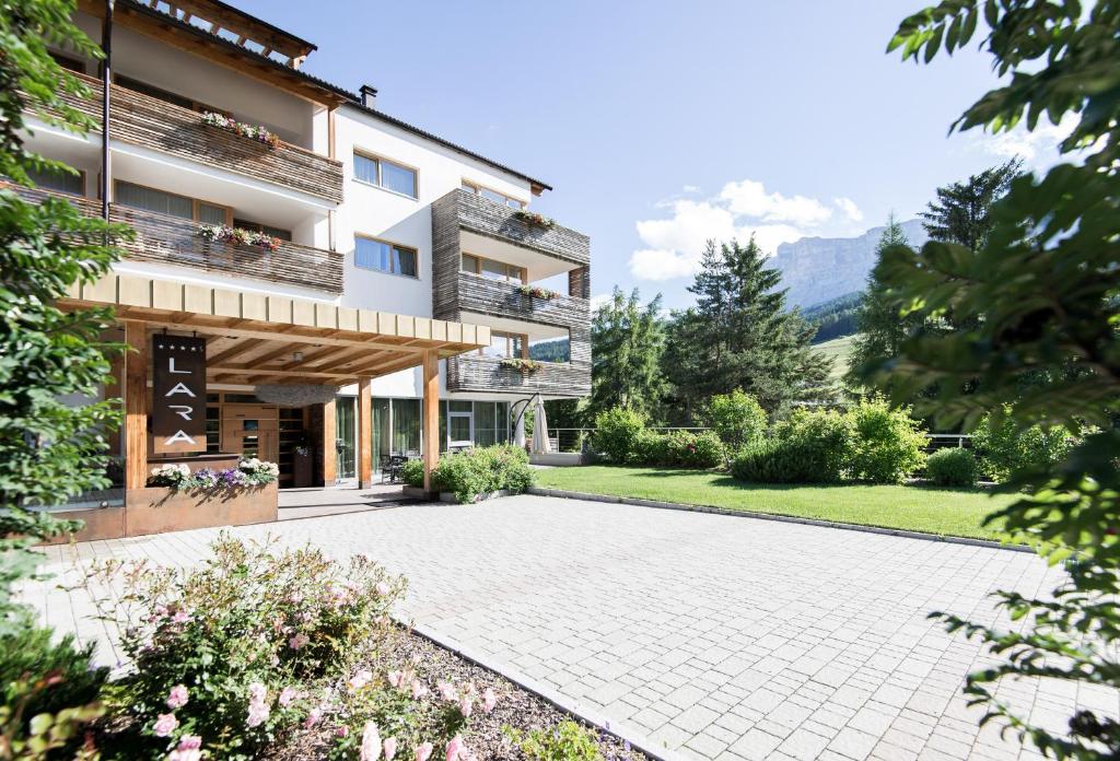 Nespecifikovaný výhled na hory nebo výhled na hory při pohledu z hotelu