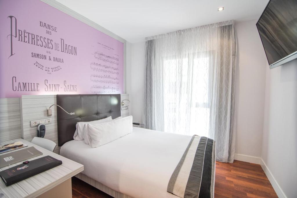 
Double or Twin Room (1-2 Adults)
