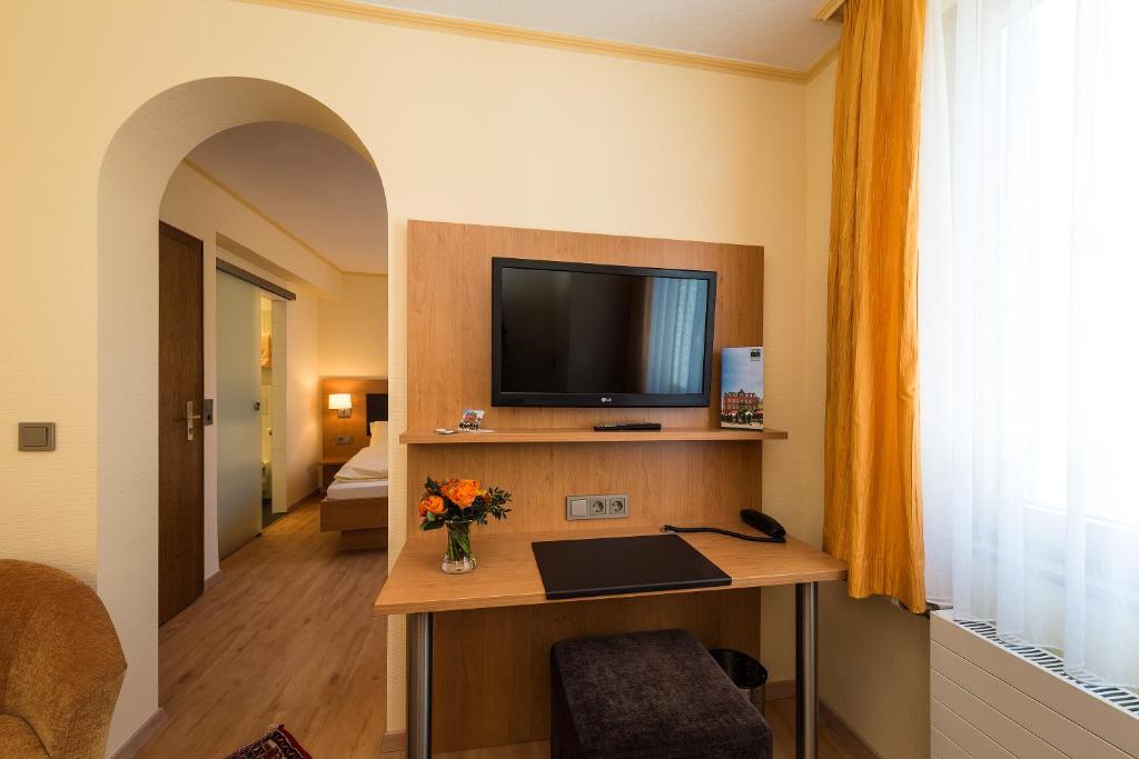 TV a/nebo společenská místnost v ubytování Hotel Hirschen