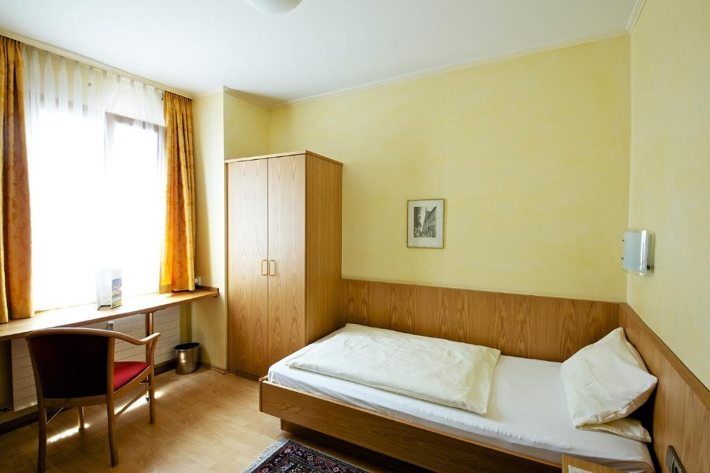 Postel nebo postele na pokoji v ubytování Hotel Hirschen