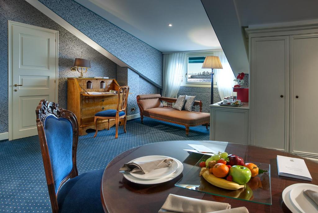 
Junior Suite with Lagoon View (2 Adults)
