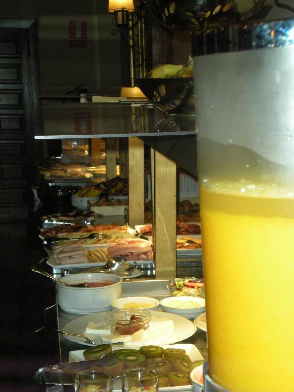 Comida en o cerca de este hotel