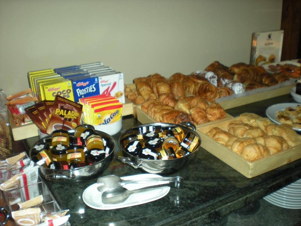 Comida en o cerca de este hotel