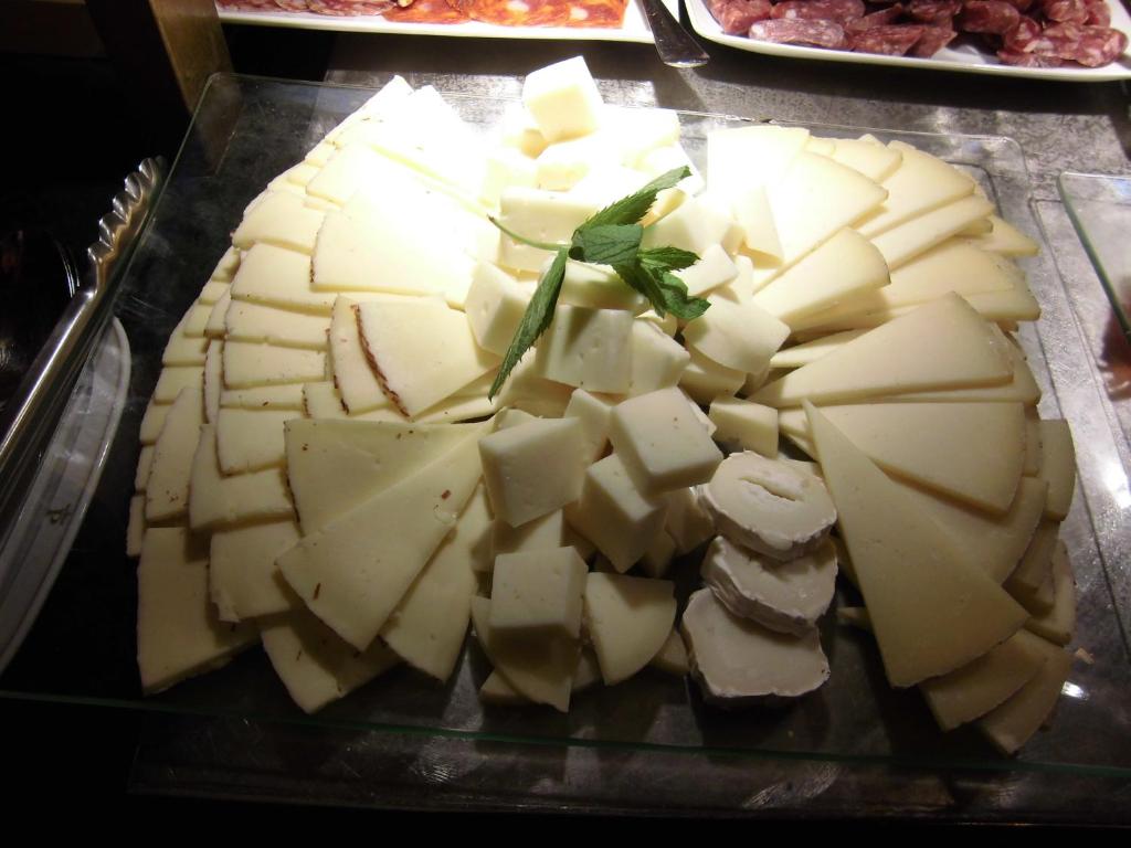 Comida en o cerca de este hotel