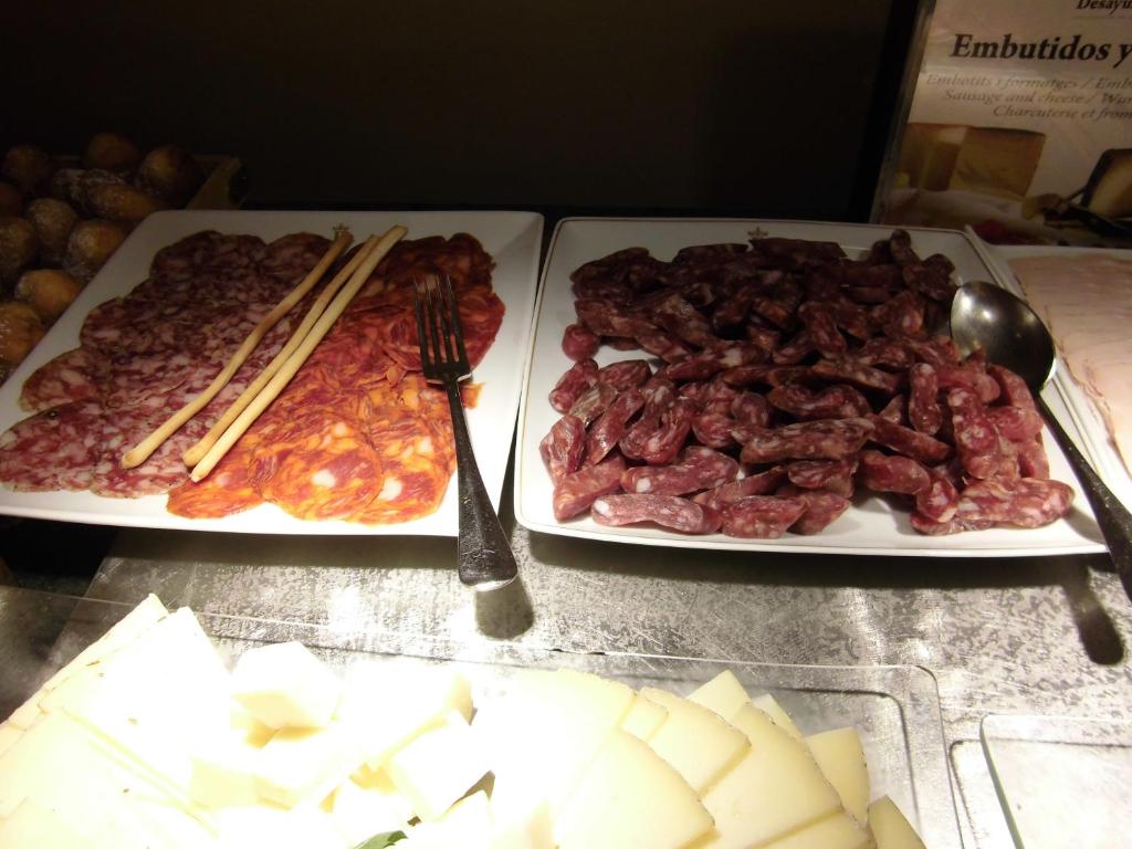Comida en o cerca de este hotel