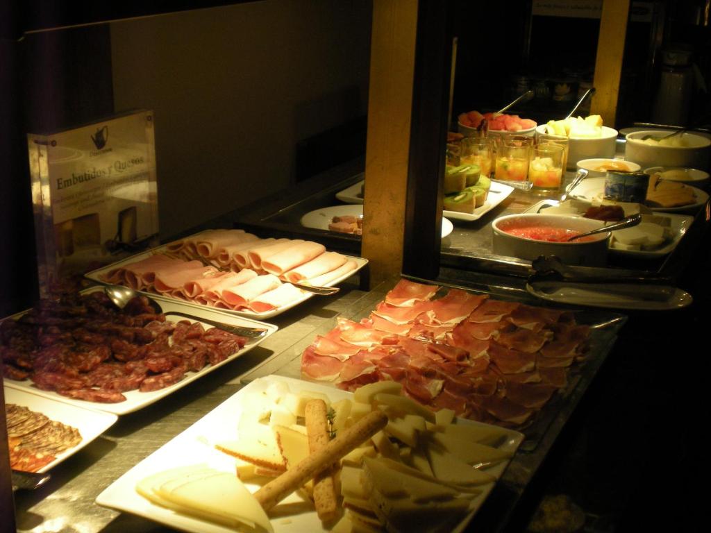 Comida en o cerca de este hotel