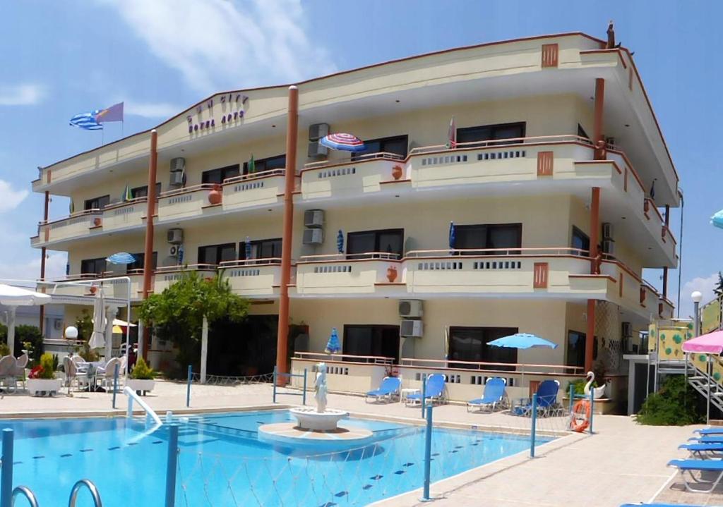 Bazén v ubytování Sun City nebo v jeho okolí