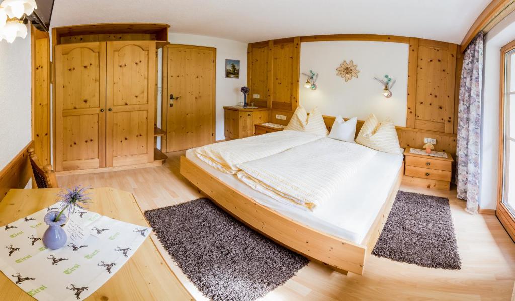 Postel nebo postele na pokoji v ubytování Landhaus Gemsenblick