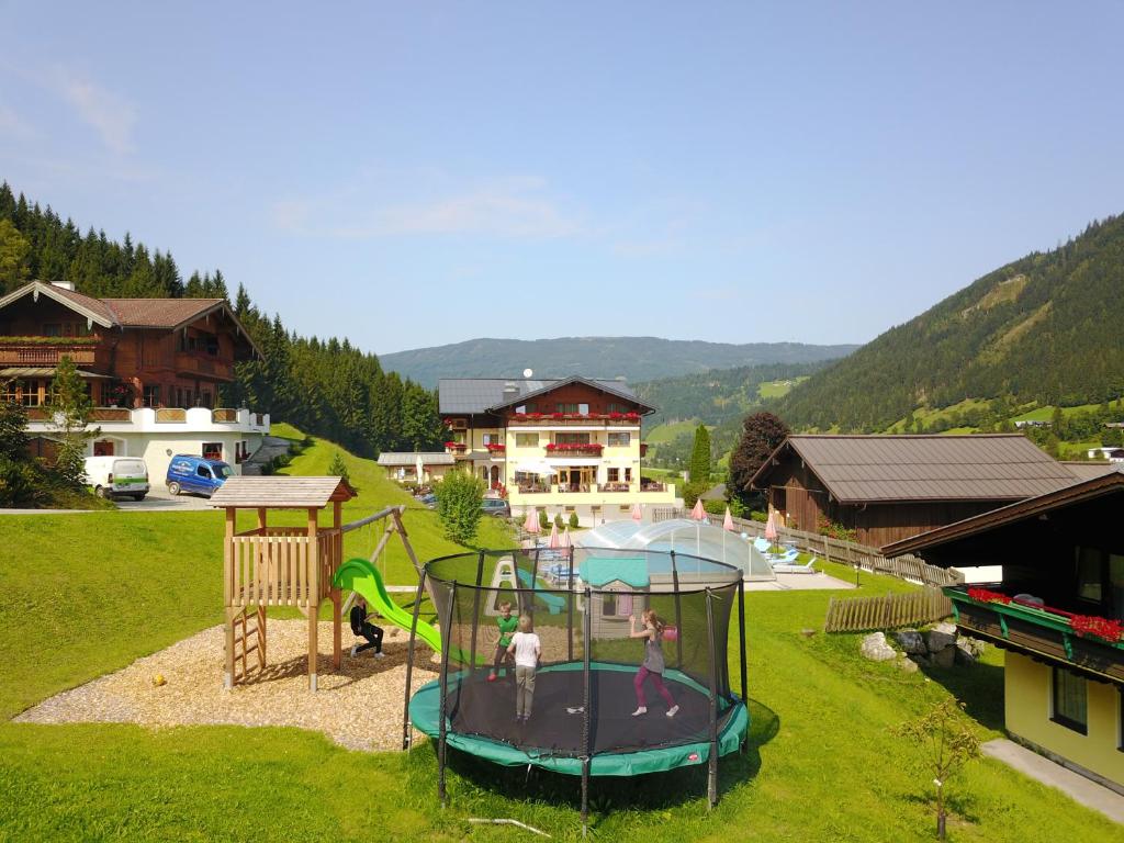Nespecifikovaný výhled na hory nebo výhled na hory při pohledu z hotelu