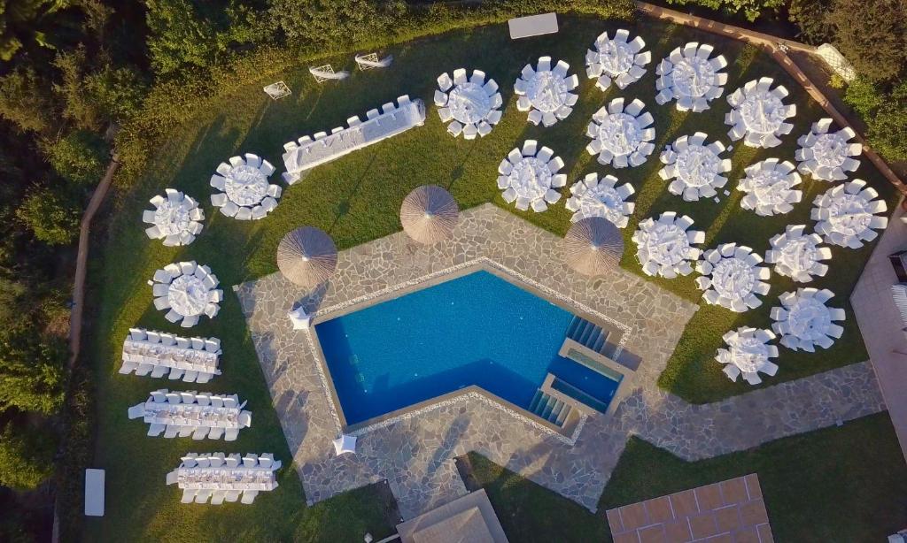 Basen w obiekcie Villa Artemis lub w pobliżu