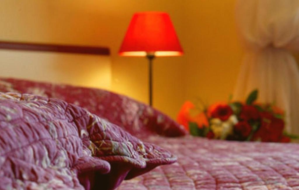 Postel nebo postele na pokoji v ubytování Hôtel Maya