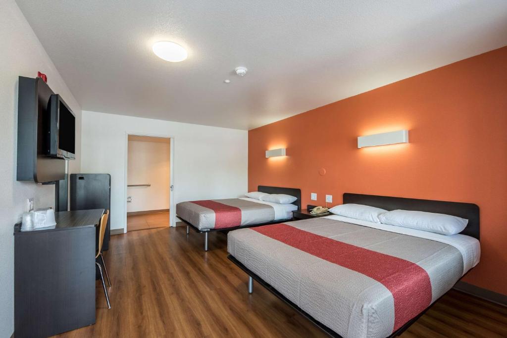 Postel nebo postele na pokoji v ubytování Motel 6-Fallon, NV