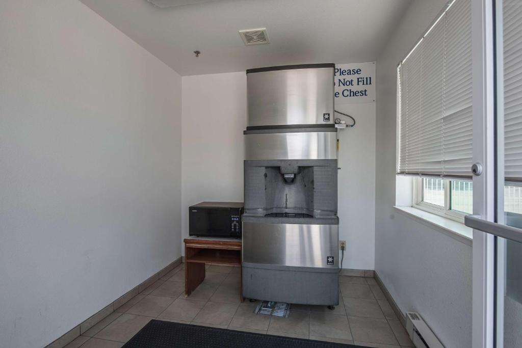 Kuchyň nebo kuchyňský kout v ubytování Motel 6-Fallon, NV