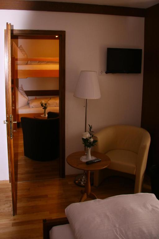 Postel nebo postele na pokoji v ubytování Pension Wolfgangsee
