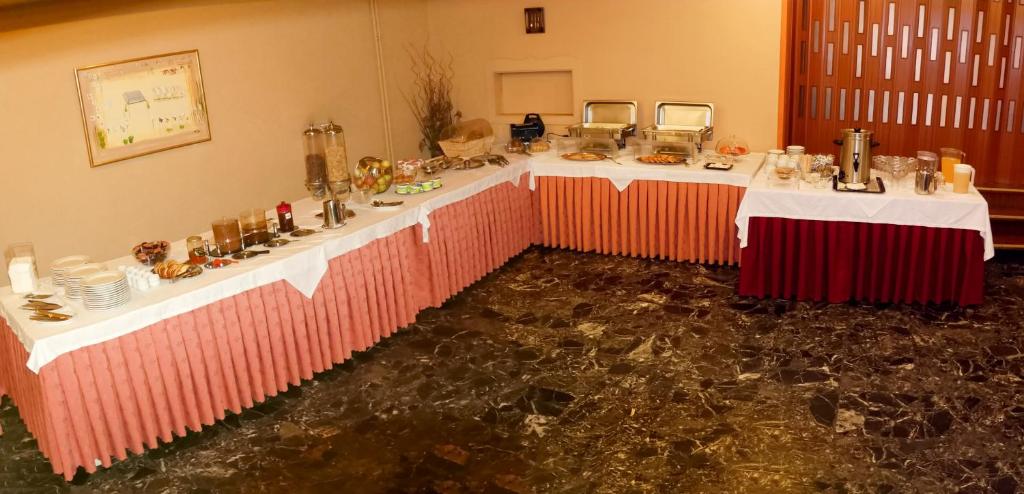Jídlo v hotelu nebo okolí