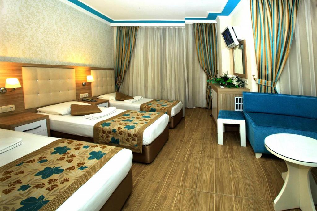 A bed or beds in a room at Cender Hotel
