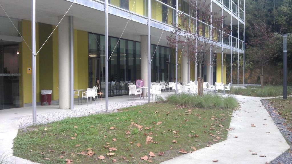 Jardín al aire libre en UBA Hostel